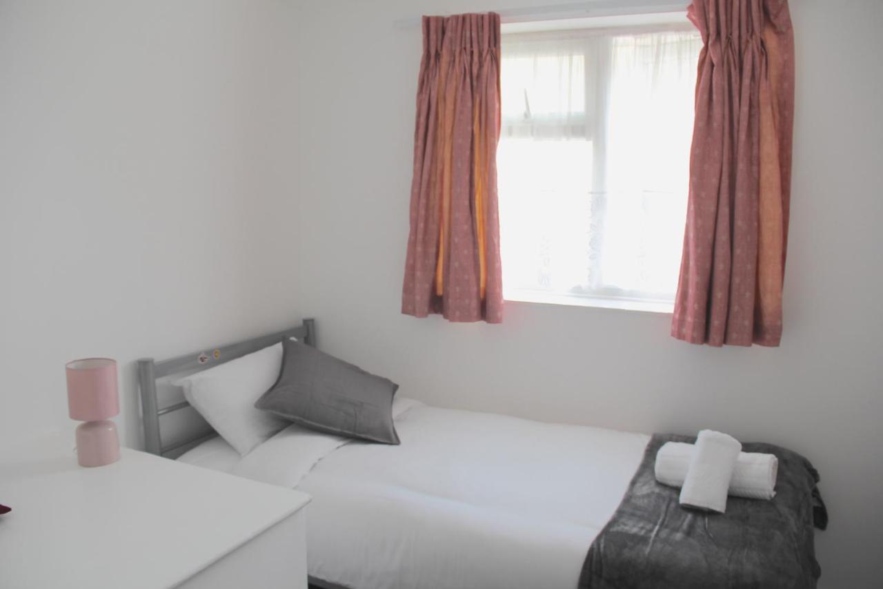 Coolfin House-Close To Excel, Contractors, Relocators, Paid Parking Villa London Bagian luar foto